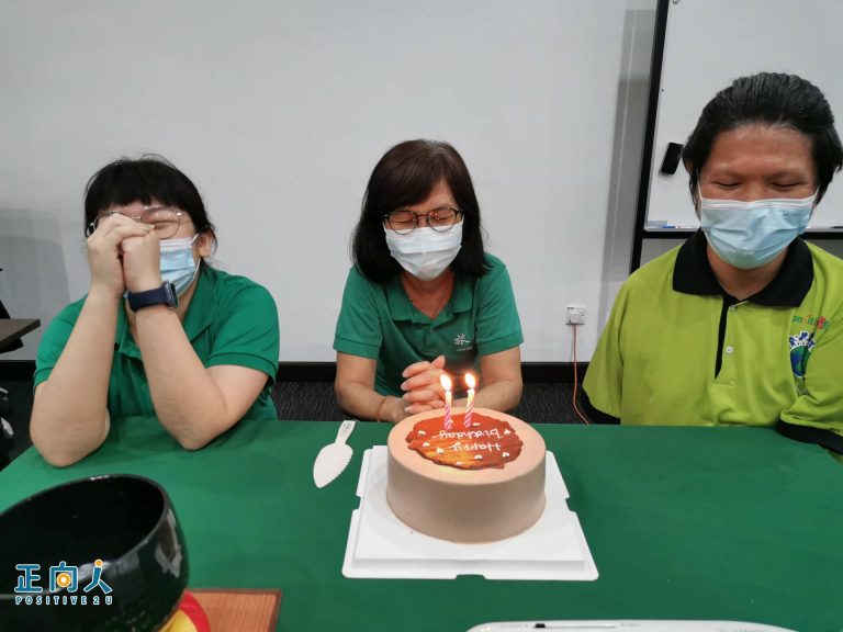 【庆生】3月份的生日寿星有玉蕊姐、以双与勤凯， 简单的庆祝，献上深深的祝福